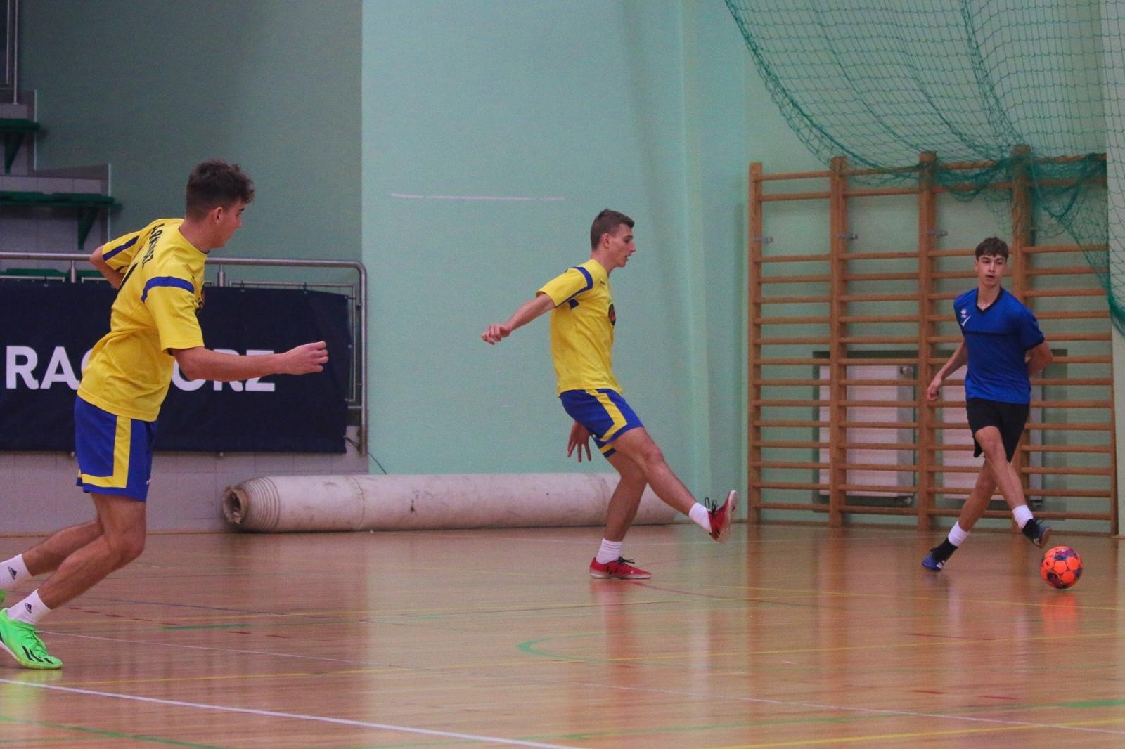 Zdjęcie w galerii na portalu naszraciborz.pl: Drużyna Mechanika wygrywa Makroregionalny Turniej Halowej Piłki Nożnej wiadomości z regionu