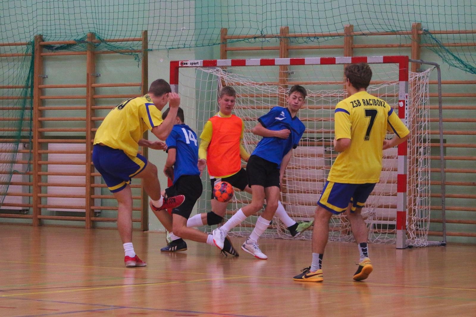 Zdjęcie w galerii na portalu naszraciborz.pl: Drużyna Mechanika wygrywa Makroregionalny Turniej Halowej Piłki Nożnej wiadomości z regionu