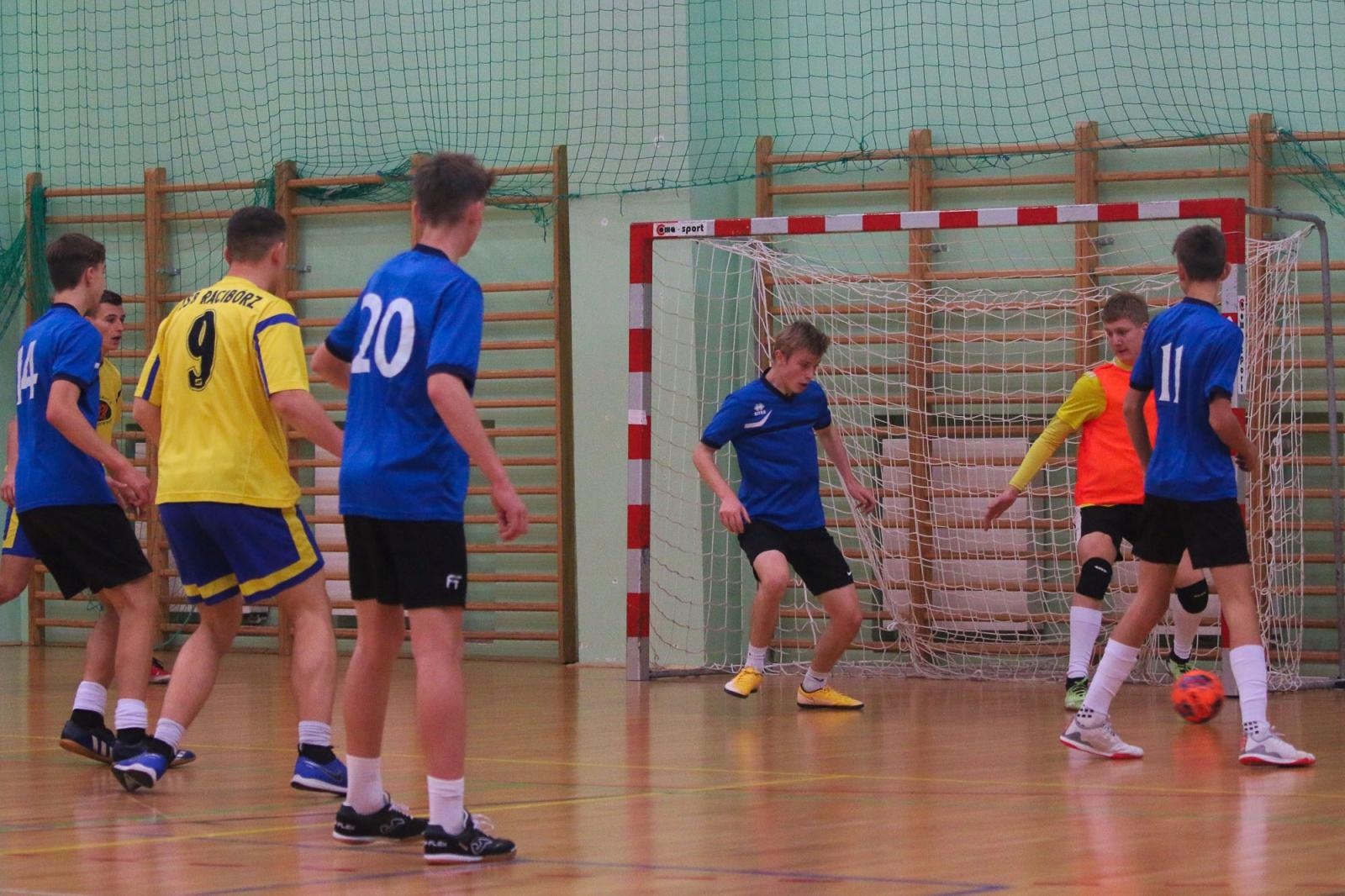 Zdjęcie w galerii na portalu naszraciborz.pl: Drużyna Mechanika wygrywa Makroregionalny Turniej Halowej Piłki Nożnej wiadomości z regionu