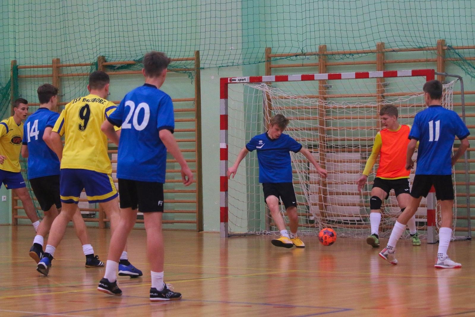 Zdjęcie w galerii na portalu naszraciborz.pl: Drużyna Mechanika wygrywa Makroregionalny Turniej Halowej Piłki Nożnej wiadomości z regionu