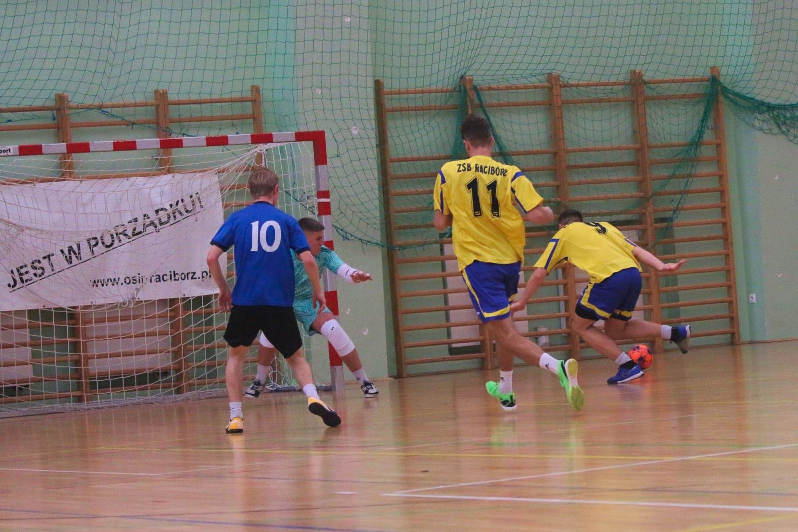 Zdjęcie w galerii na portalu naszraciborz.pl: Drużyna Mechanika wygrywa Makroregionalny Turniej Halowej Piłki Nożnej wiadomości z regionu