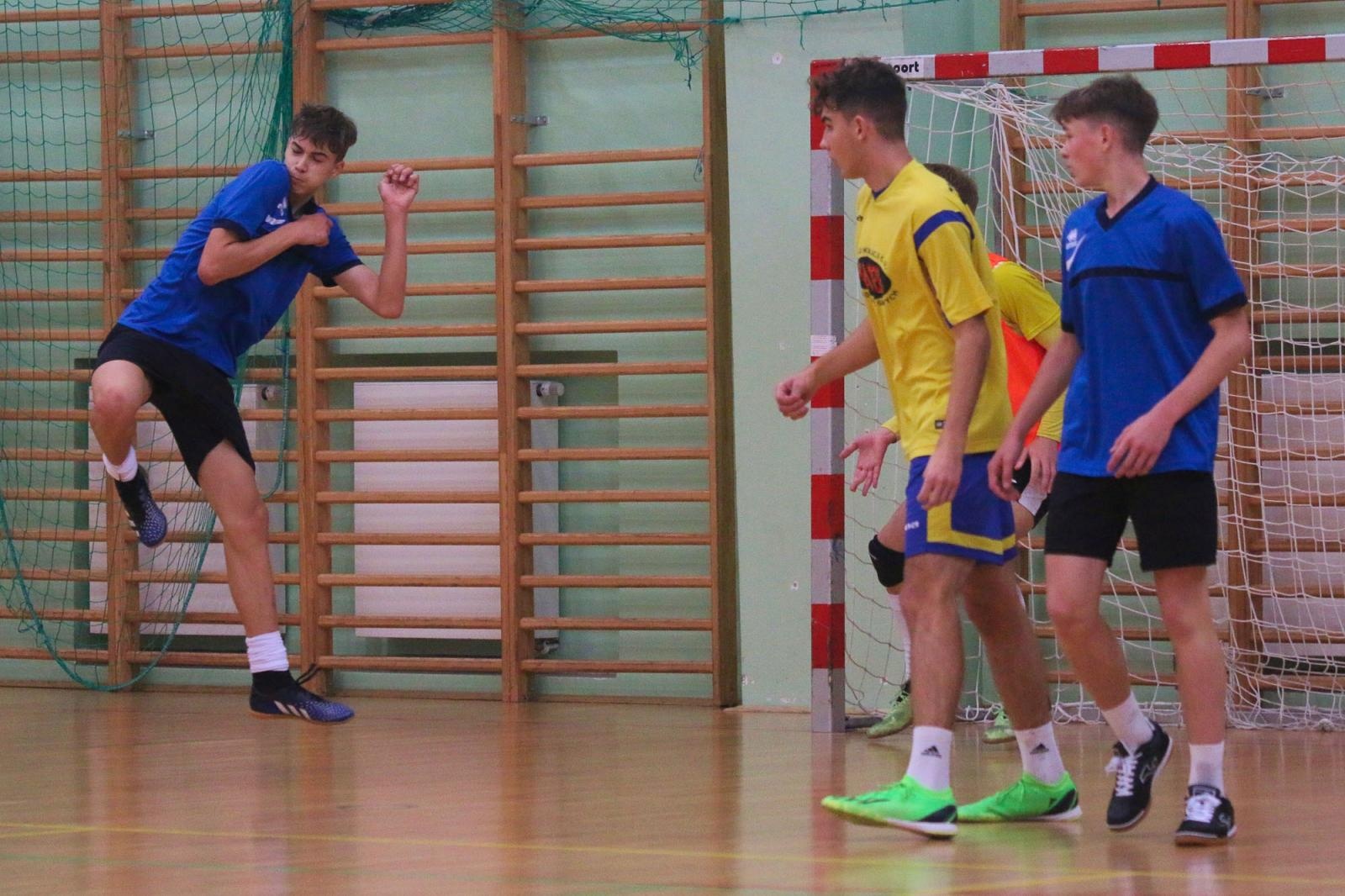 Zdjęcie w galerii na portalu naszraciborz.pl: Drużyna Mechanika wygrywa Makroregionalny Turniej Halowej Piłki Nożnej wiadomości z regionu