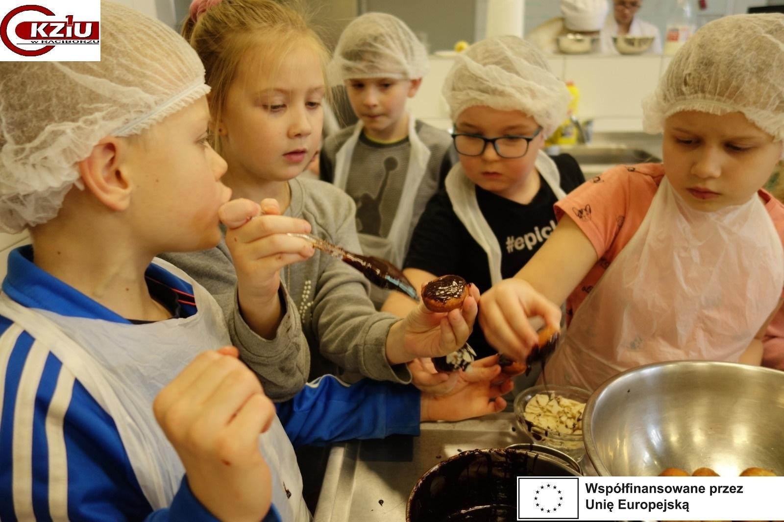 Zdjęcie w galerii na portalu naszraciborz.pl: Lokma i baklawa - piątek pełen cypryjskich słodyczy w raciborskim Gastronomiku wiadomości z regionu