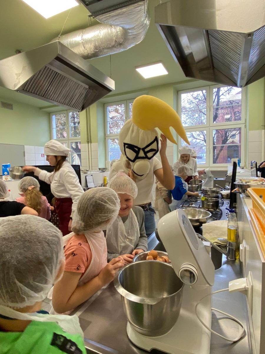 Zdjęcie w galerii na portalu naszraciborz.pl: Lokma i baklawa - piątek pełen cypryjskich słodyczy w raciborskim Gastronomiku wiadomości z regionu