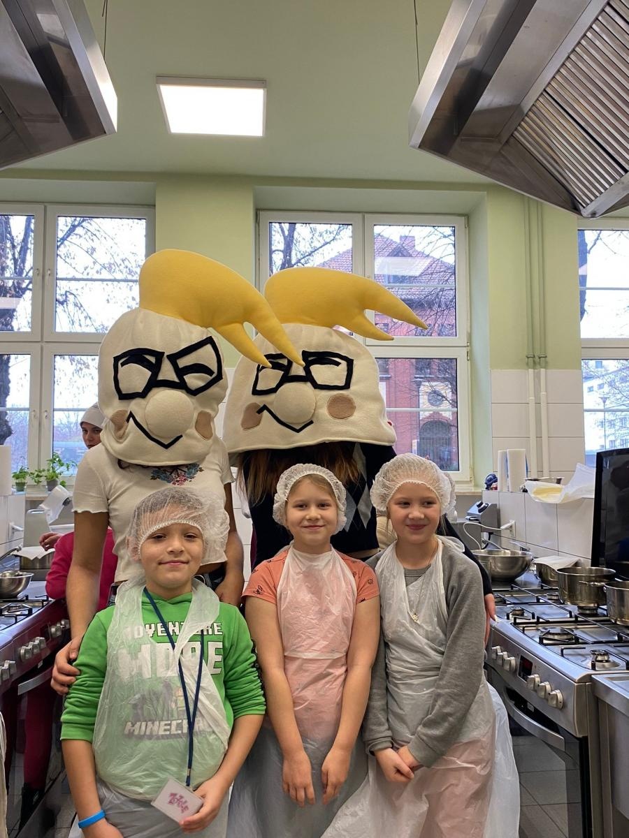 Zdjęcie w galerii na portalu naszraciborz.pl: Lokma i baklawa - piątek pełen cypryjskich słodyczy w raciborskim Gastronomiku wiadomości z regionu