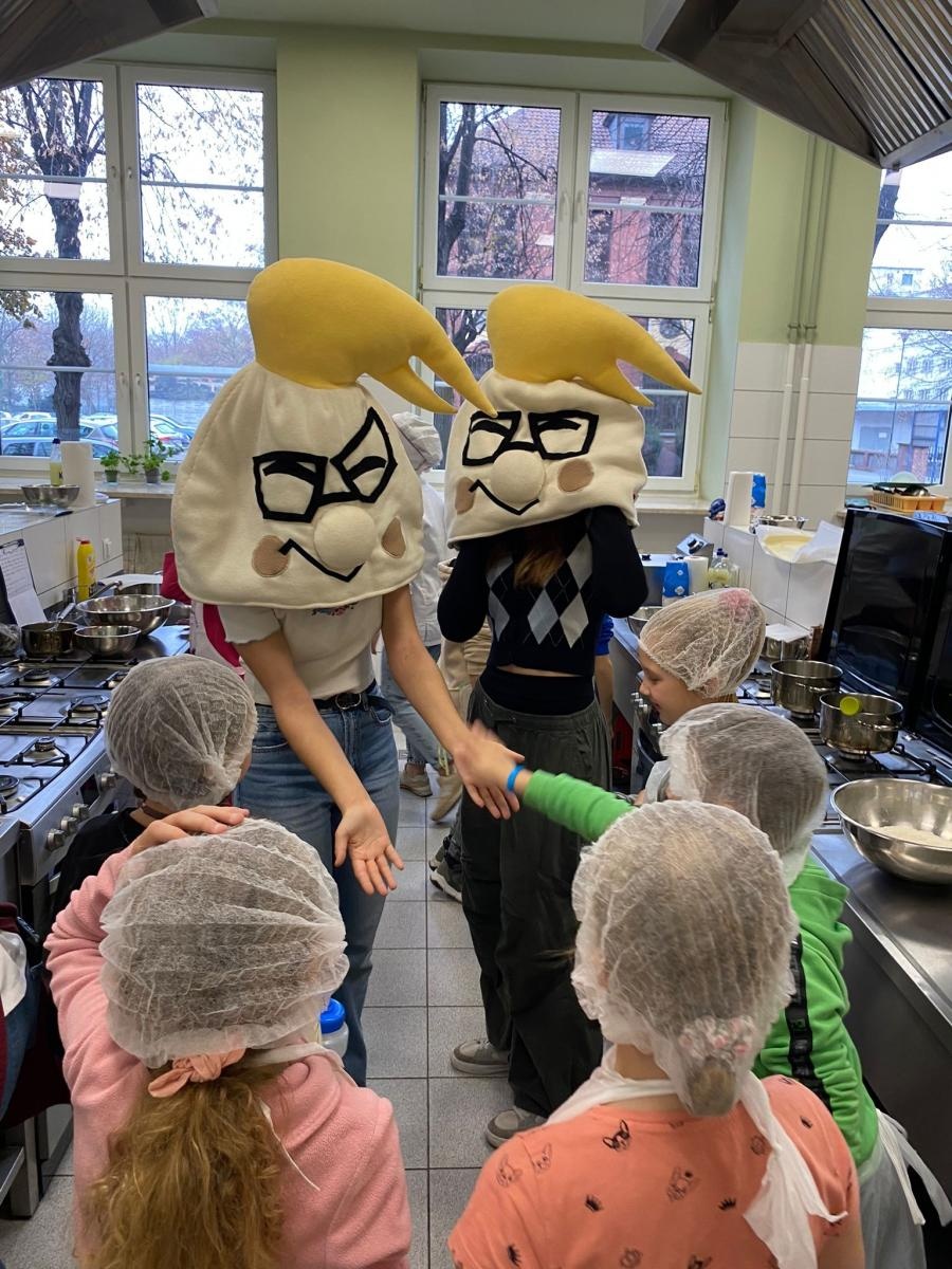 Zdjęcie w galerii na portalu naszraciborz.pl: Lokma i baklawa - piątek pełen cypryjskich słodyczy w raciborskim Gastronomiku wiadomości z regionu