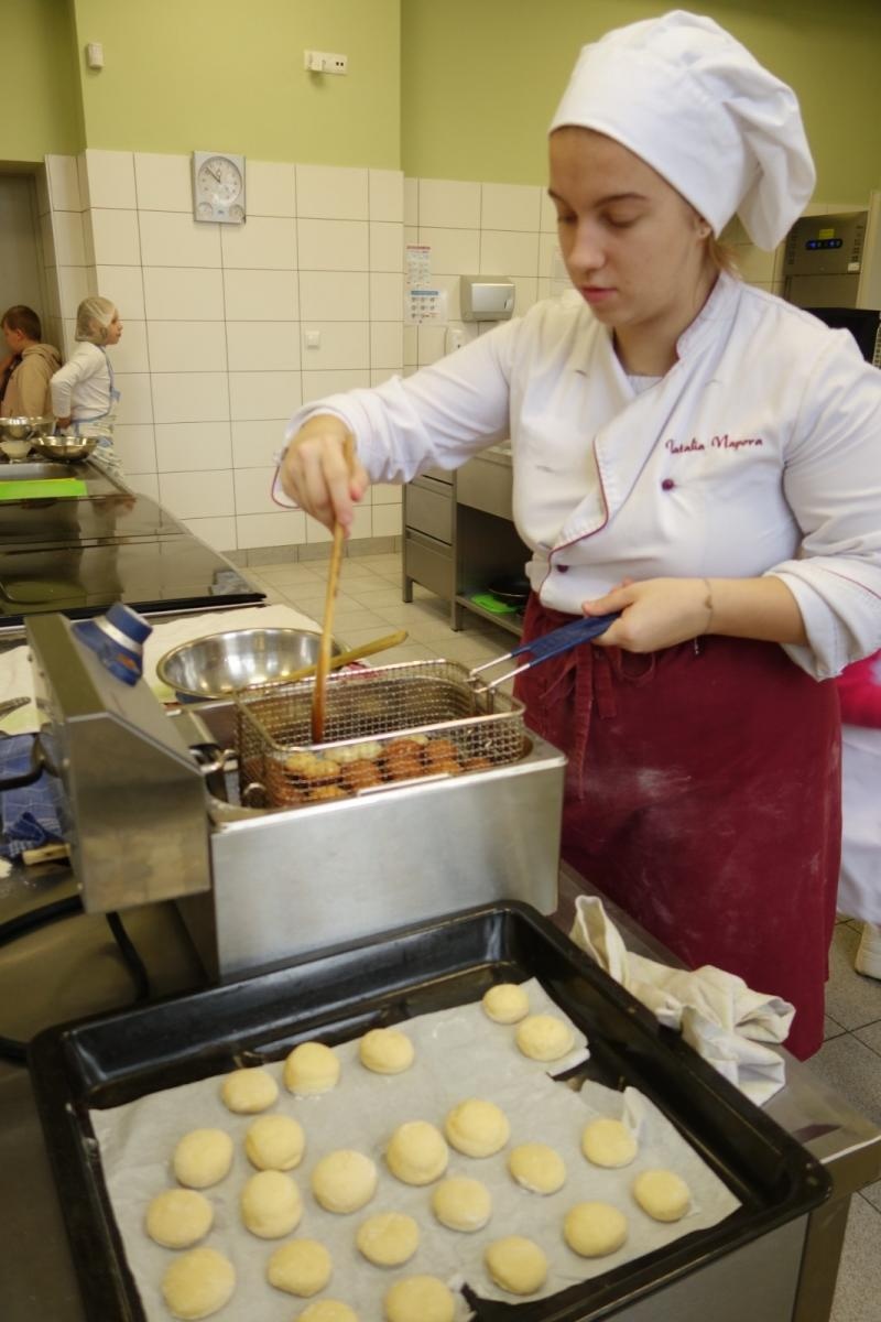 Zdjęcie w galerii na portalu naszraciborz.pl: Lokma i baklawa - piątek pełen cypryjskich słodyczy w raciborskim Gastronomiku wiadomości z regionu