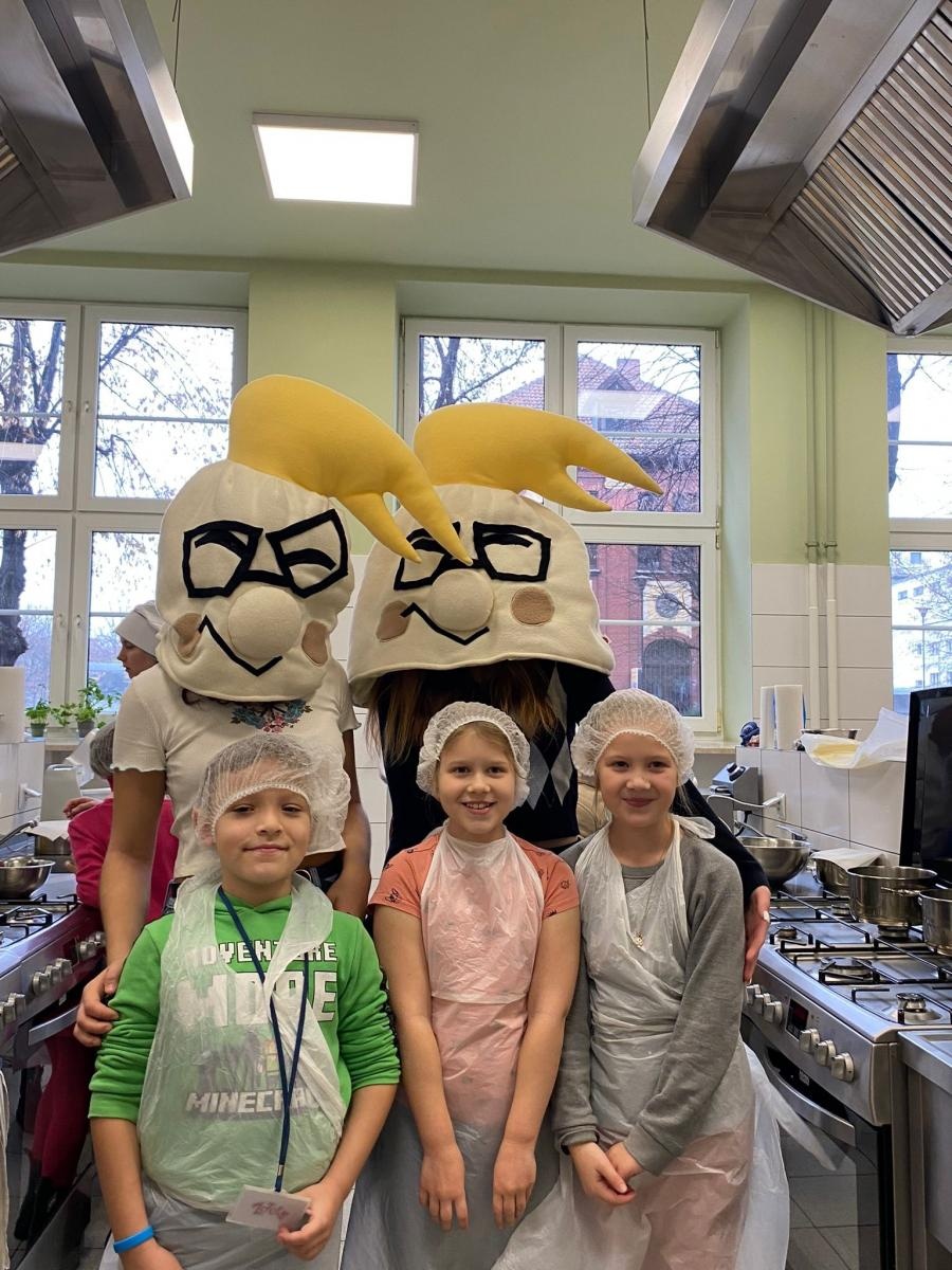 Zdjęcie w galerii na portalu naszraciborz.pl: Lokma i baklawa - piątek pełen cypryjskich słodyczy w raciborskim Gastronomiku wiadomości z regionu