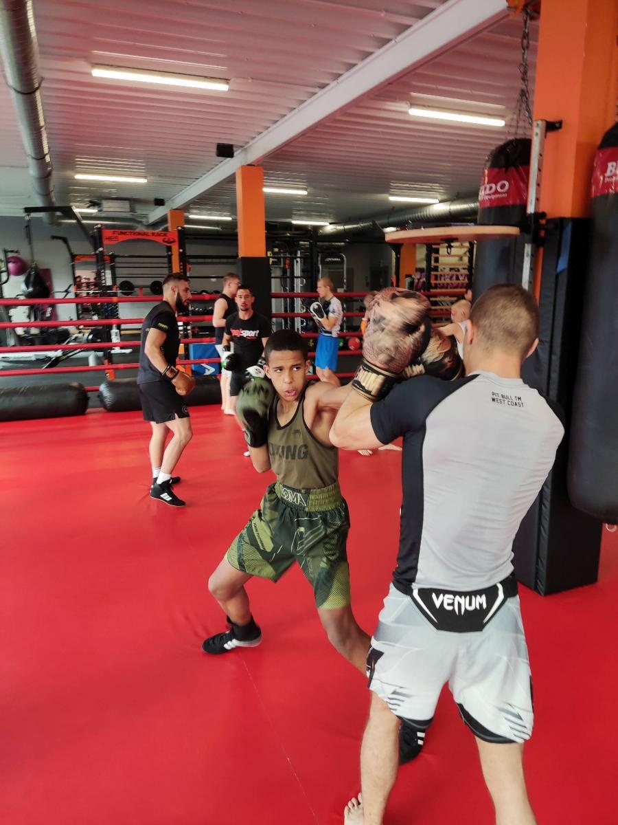 Zdjęcie w galerii na portalu naszraciborz.pl: Mistrz Gromdy w Brooklyn Gym w Raciborzu wiadomości z regionu