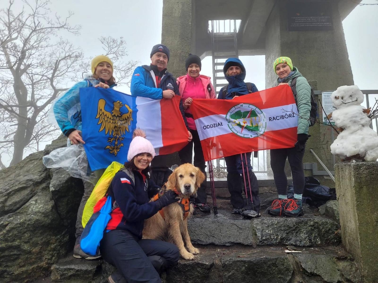 Zdjęcie w galerii na portalu naszraciborz.pl: Raciborska ekipa wybrała się na Ślężę wiadomości z regionu