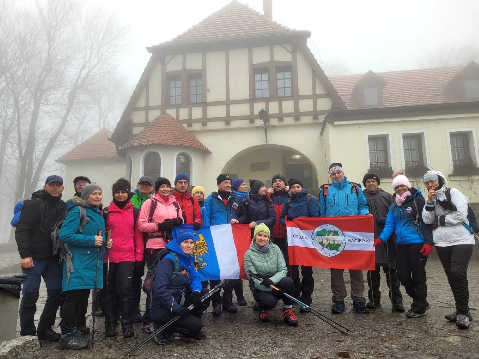 Zdjęcie w galerii na portalu naszraciborz.pl: Raciborska ekipa wybrała się na Ślężę wiadomości z regionu