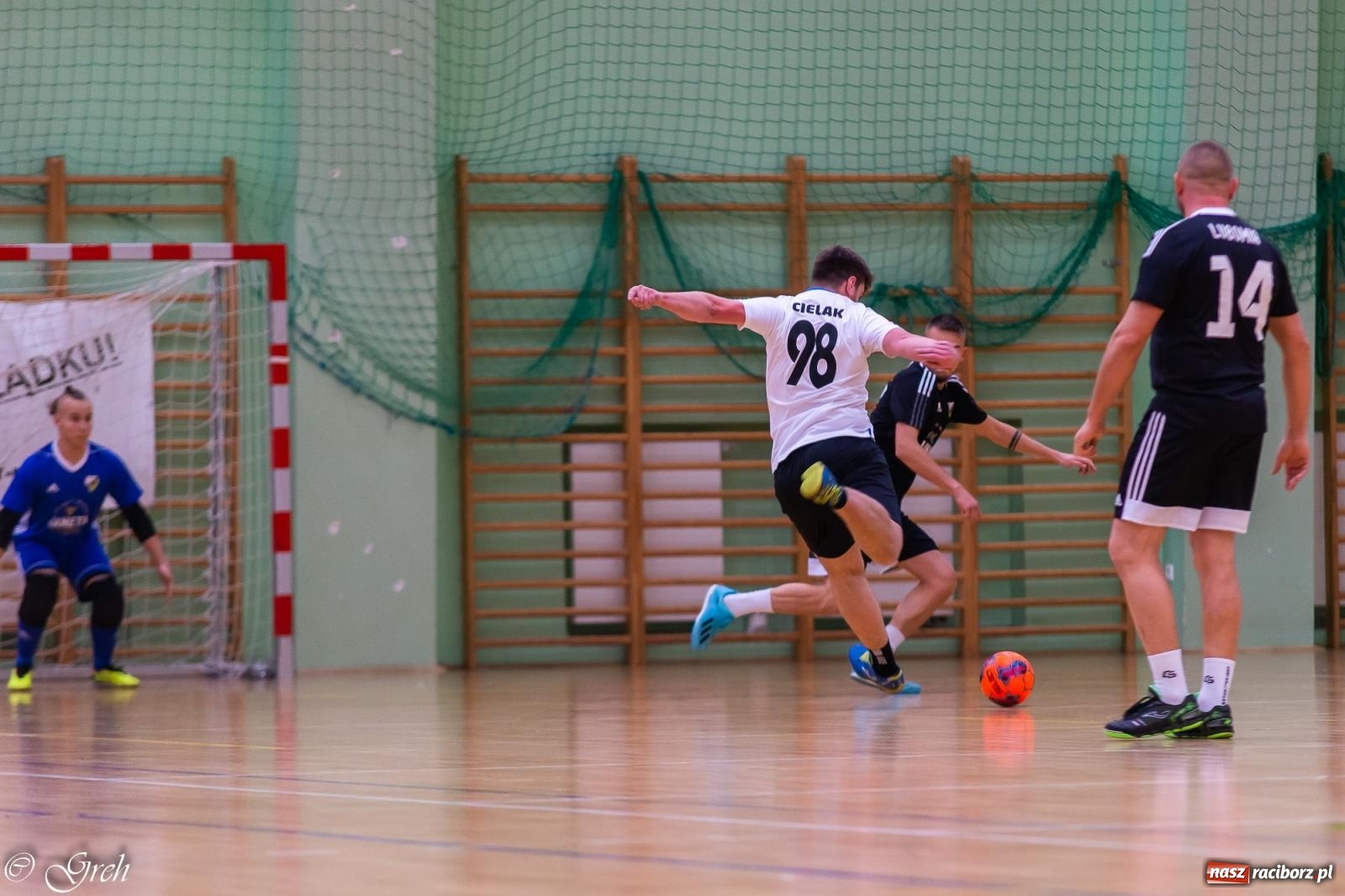 Zdjęcie w galerii na portalu naszraciborz.pl: Goli i emocji co niemiara. Niedziela w HLPN [FOTO i WIDEO] wiadomości z regionu