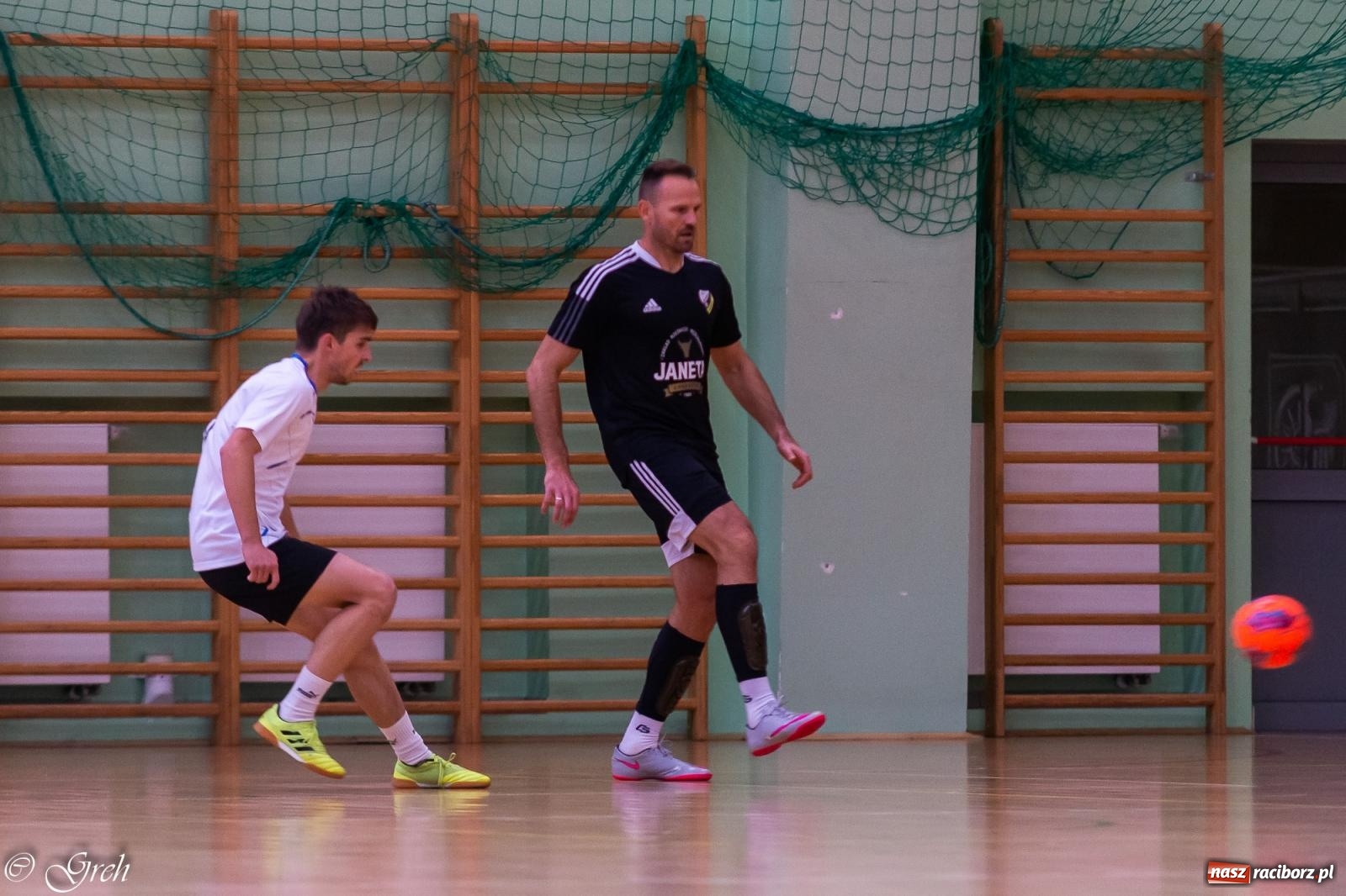 Zdjęcie w galerii na portalu naszraciborz.pl: Goli i emocji co niemiara. Niedziela w HLPN [FOTO i WIDEO] wiadomości z regionu