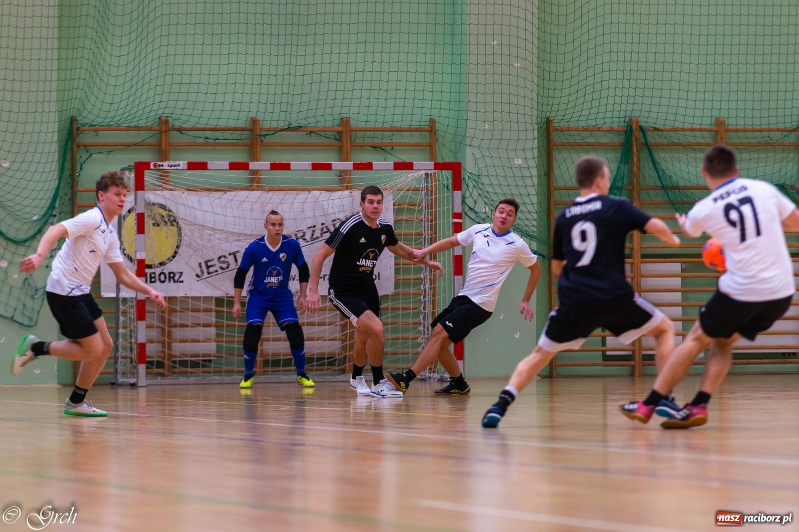 Zdjęcie w galerii na portalu naszraciborz.pl: Goli i emocji co niemiara. Niedziela w HLPN [FOTO i WIDEO] wiadomości z regionu