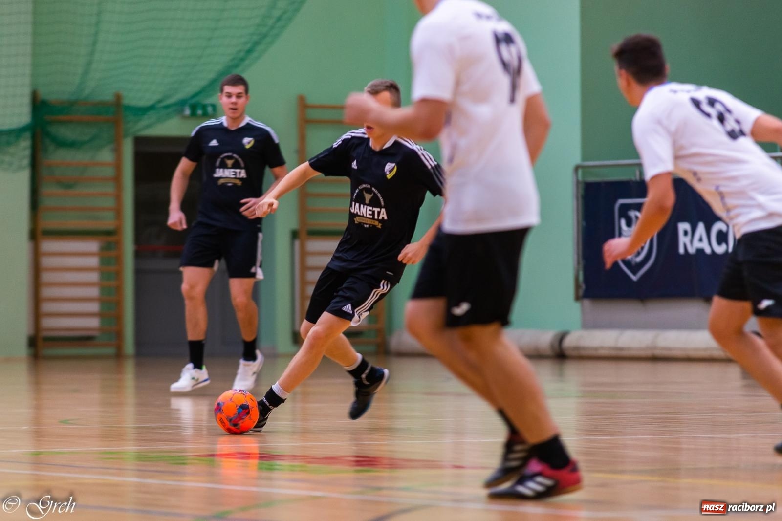 Zdjęcie w galerii na portalu naszraciborz.pl: Goli i emocji co niemiara. Niedziela w HLPN [FOTO i WIDEO] wiadomości z regionu