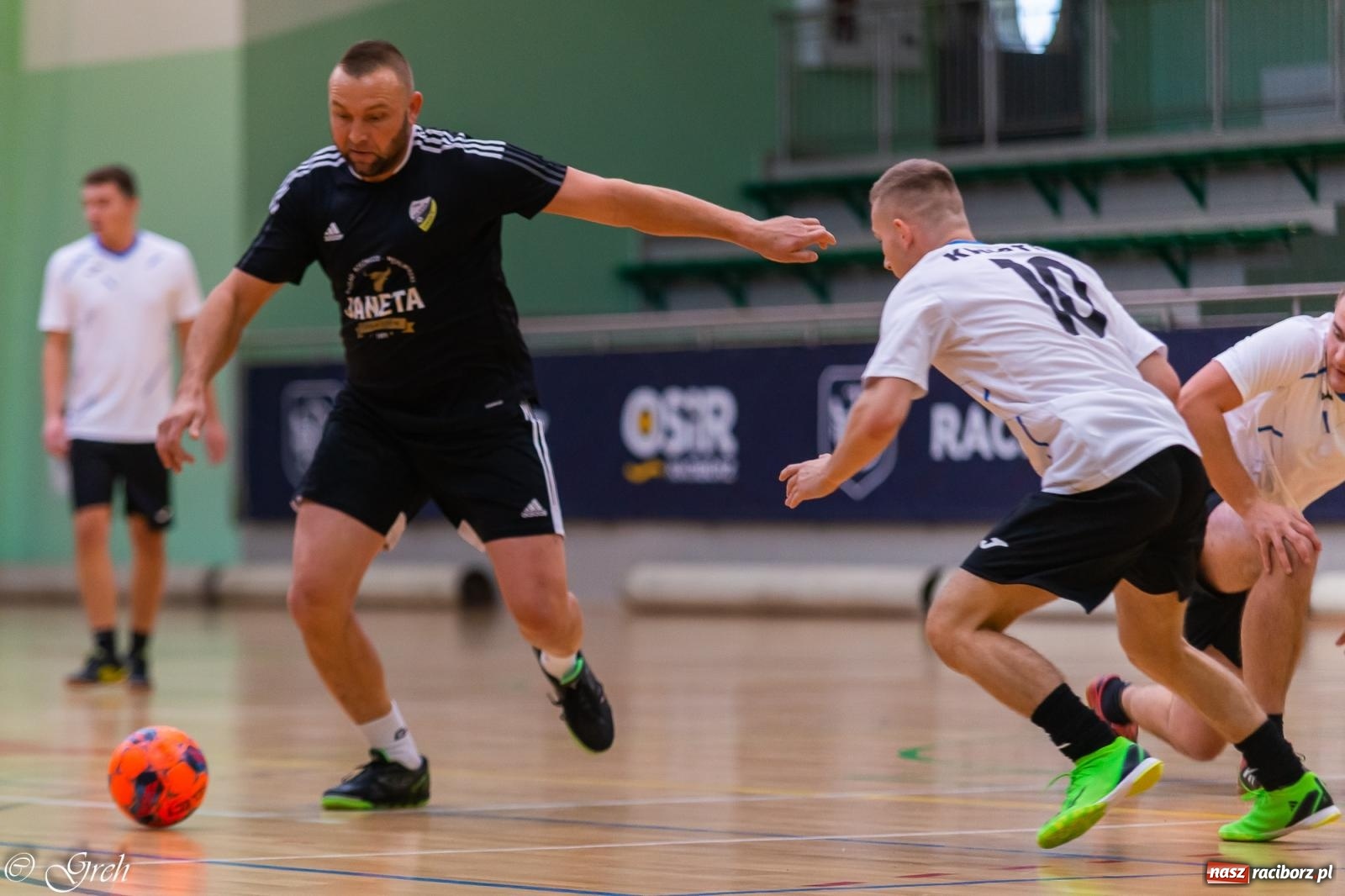 Zdjęcie w galerii na portalu naszraciborz.pl: Goli i emocji co niemiara. Niedziela w HLPN [FOTO i WIDEO] wiadomości z regionu