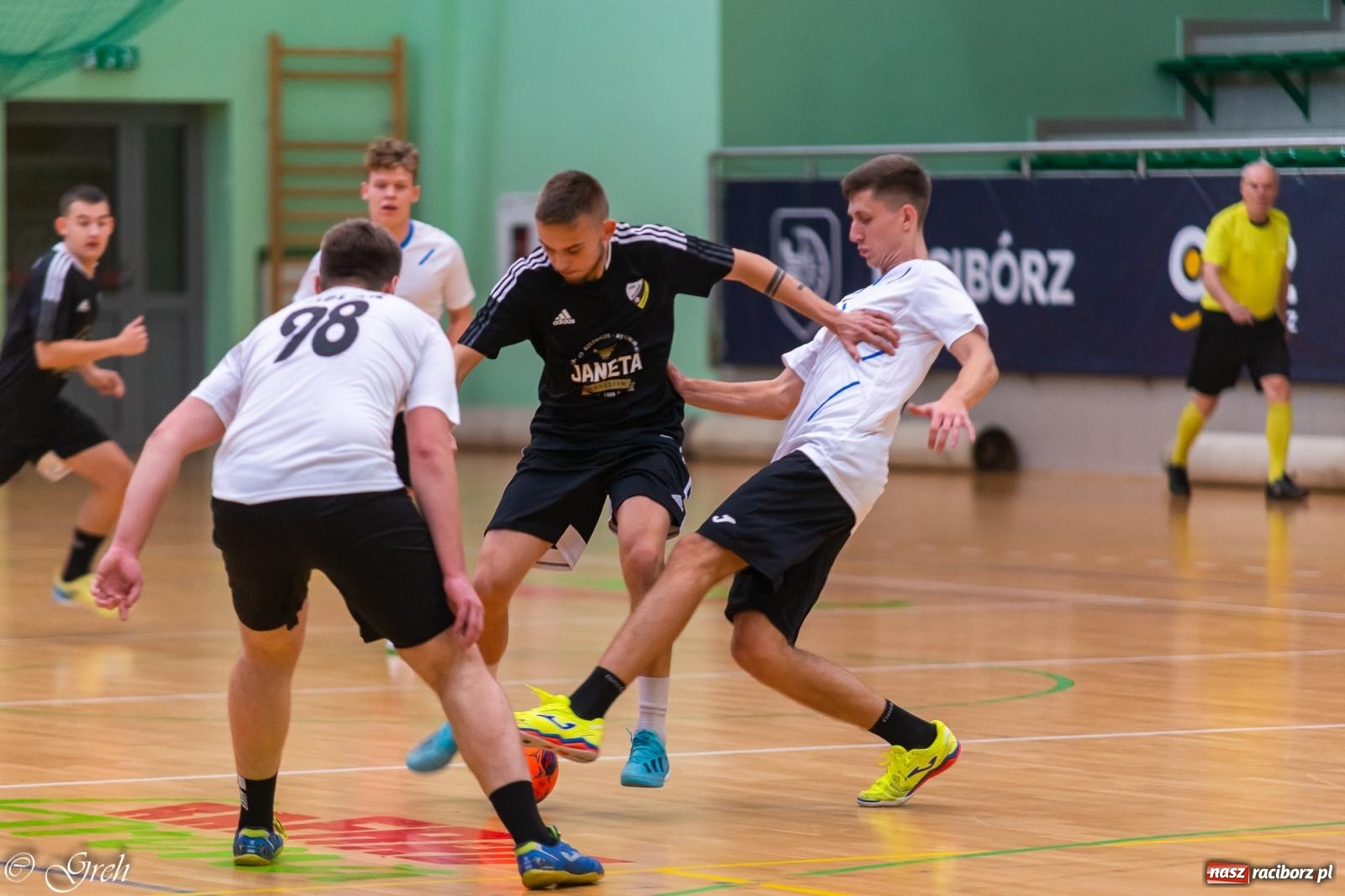 Zdjęcie w galerii na portalu naszraciborz.pl: Goli i emocji co niemiara. Niedziela w HLPN [FOTO i WIDEO] wiadomości z regionu