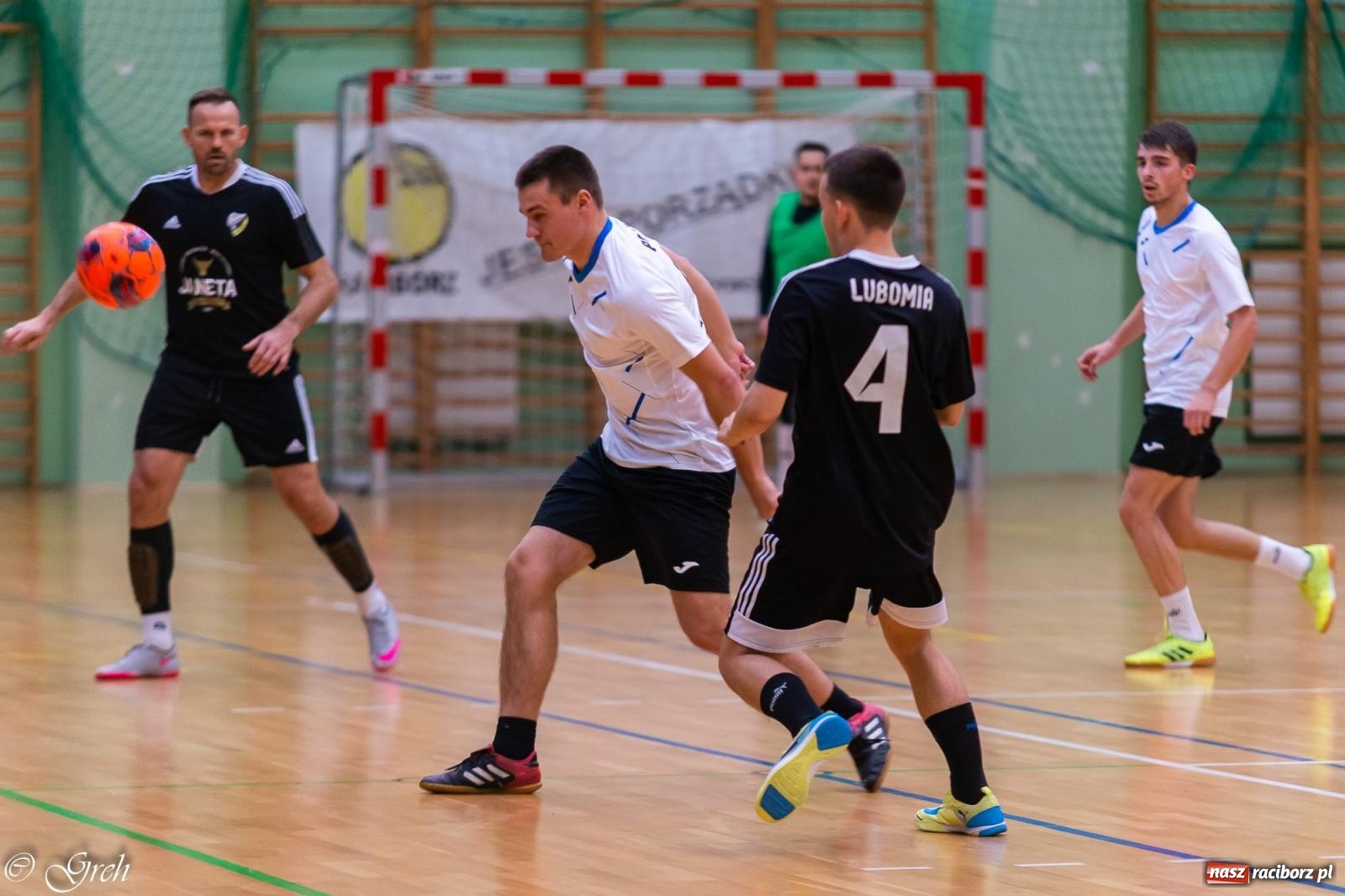 Zdjęcie w galerii na portalu naszraciborz.pl: Goli i emocji co niemiara. Niedziela w HLPN [FOTO i WIDEO] wiadomości z regionu