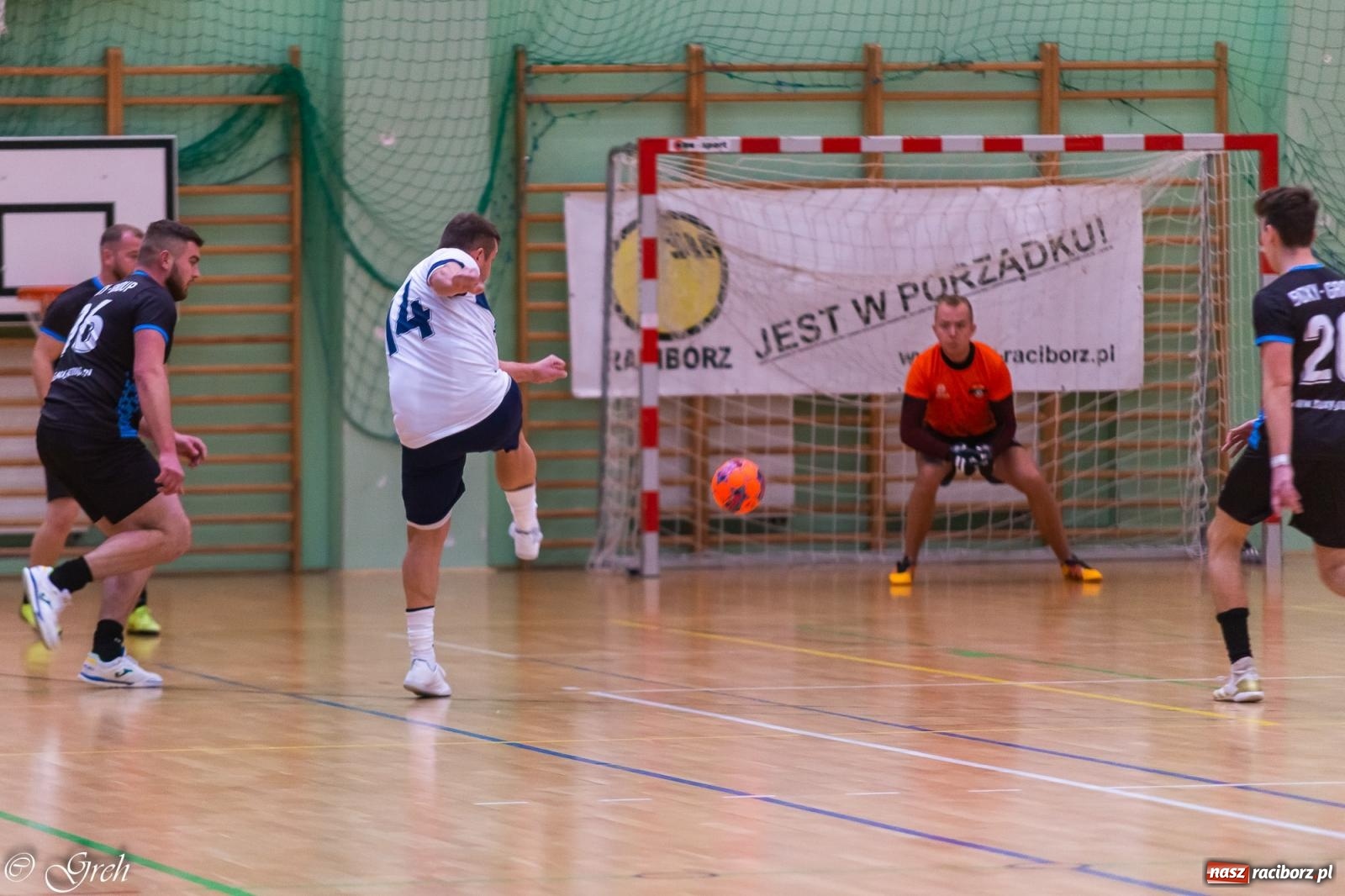 Zdjęcie w galerii na portalu naszraciborz.pl: Goli i emocji co niemiara. Niedziela w HLPN [FOTO i WIDEO] wiadomości z regionu