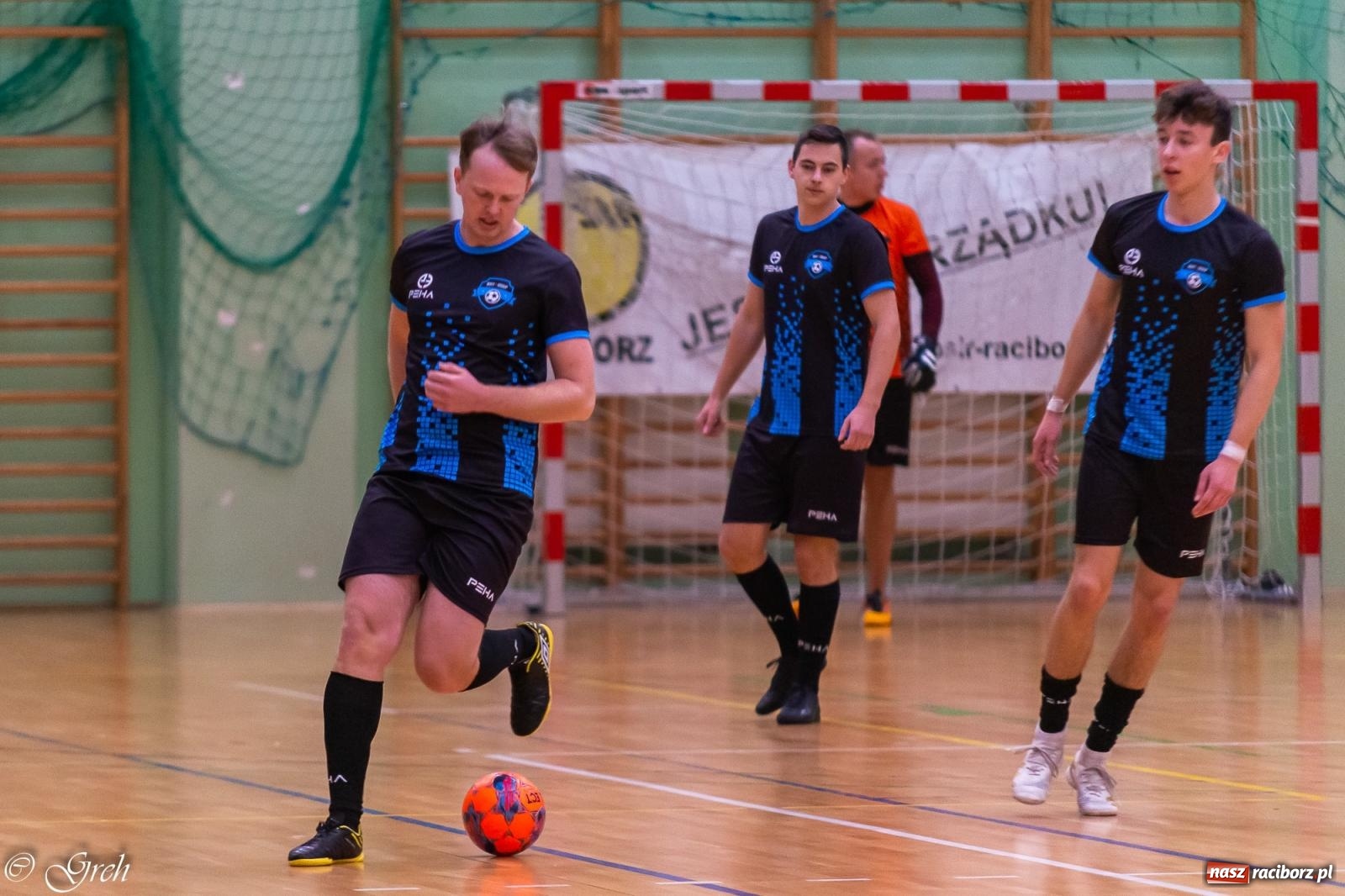 Zdjęcie w galerii na portalu naszraciborz.pl: Goli i emocji co niemiara. Niedziela w HLPN [FOTO i WIDEO] wiadomości z regionu