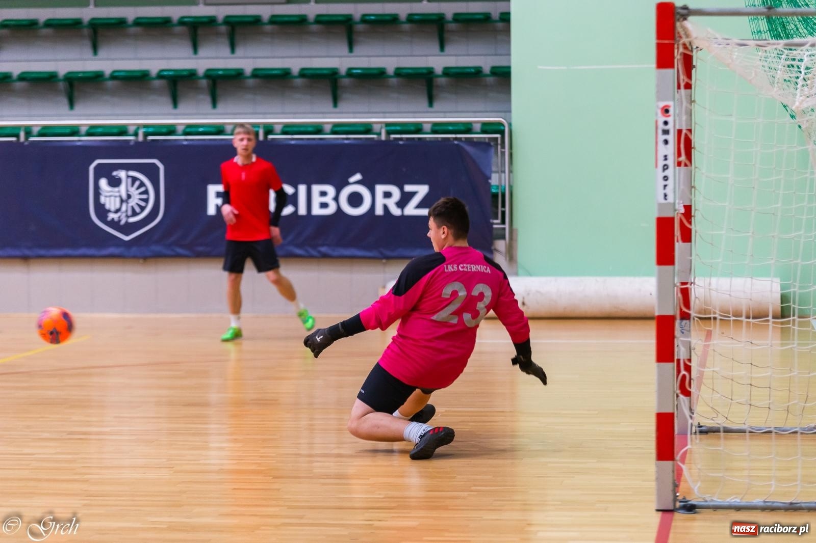 Zdjęcie w galerii na portalu naszraciborz.pl: Goli i emocji co niemiara. Niedziela w HLPN [FOTO i WIDEO] wiadomości z regionu