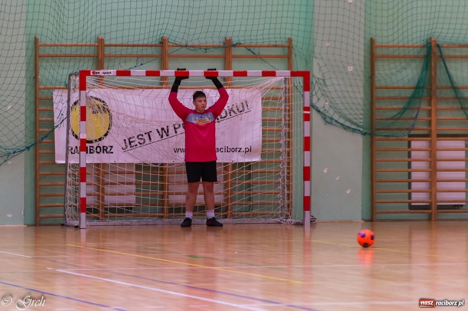 Zdjęcie w galerii na portalu naszraciborz.pl: Goli i emocji co niemiara. Niedziela w HLPN [FOTO i WIDEO] wiadomości z regionu