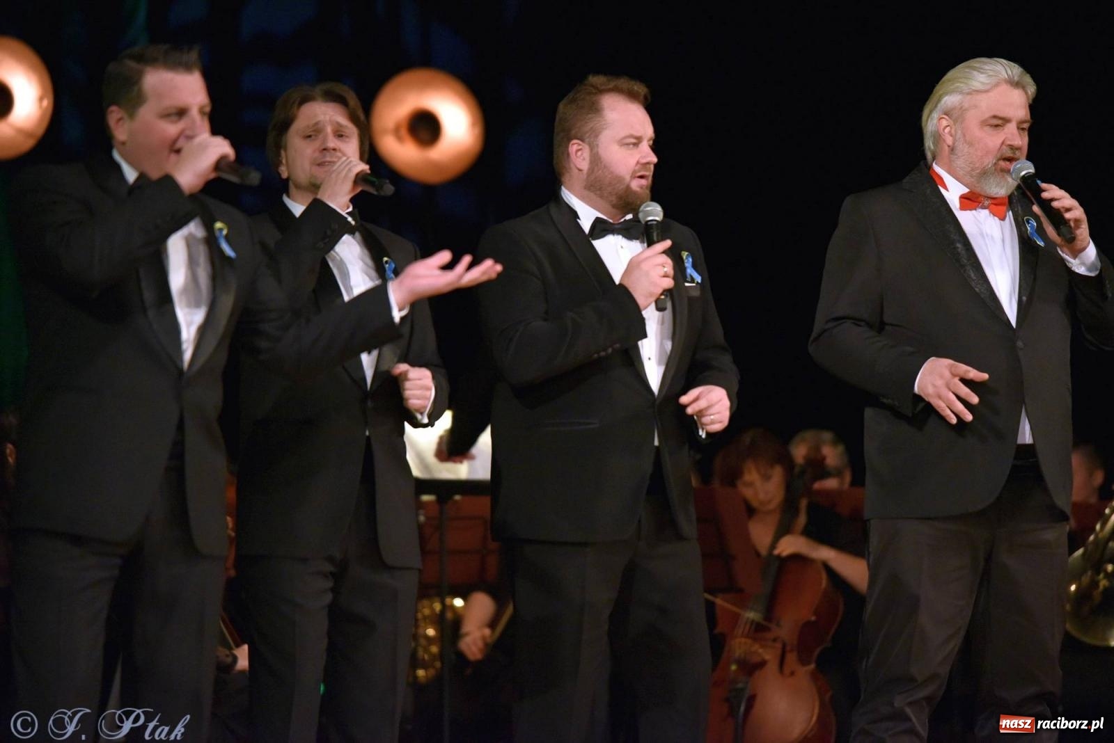 Zdjęcie w galerii na portalu naszraciborz.pl: Dziesięciu tenorów zaśpiewało dziś w RCK-u wiadomości z regionu