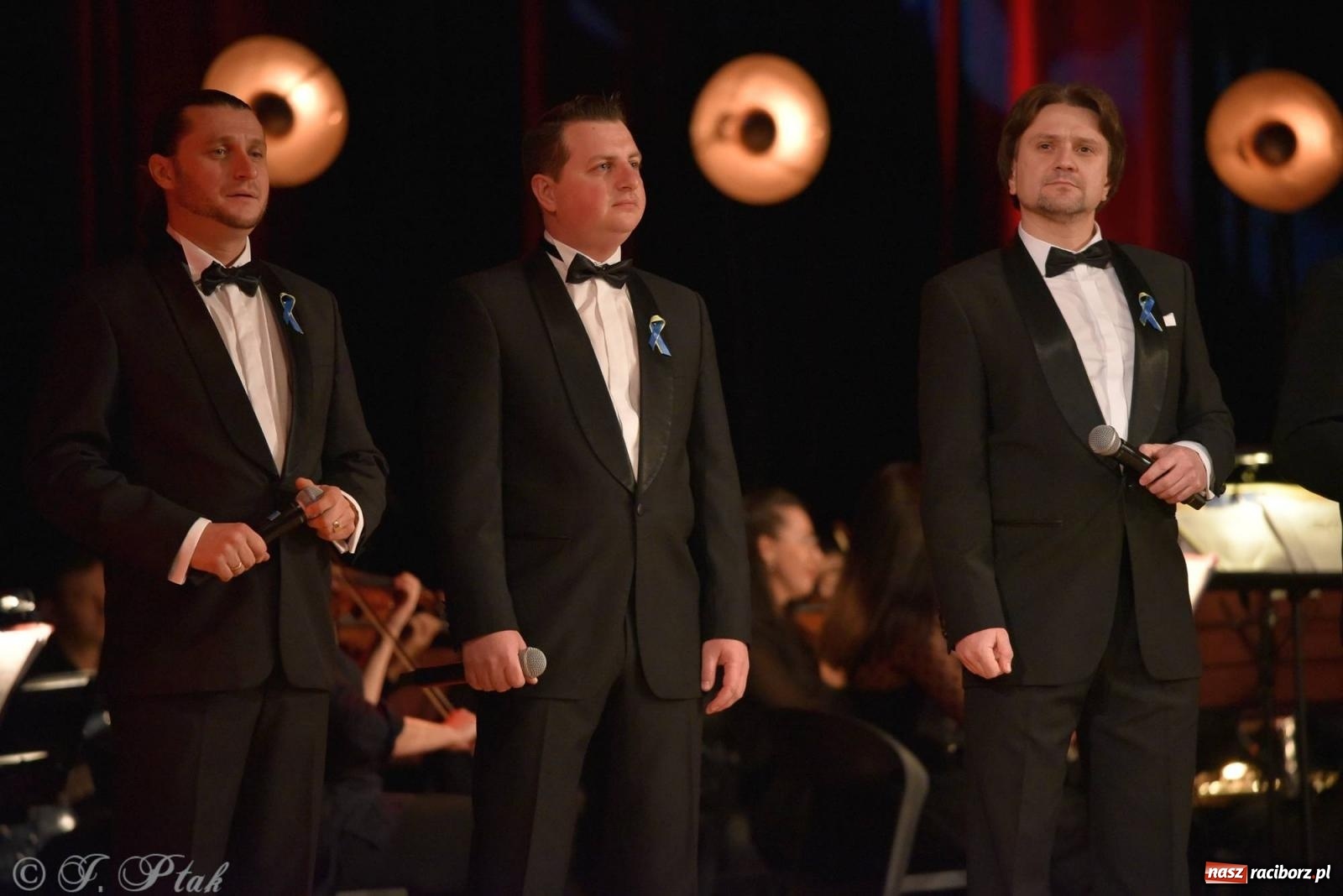 Zdjęcie w galerii na portalu naszraciborz.pl: Dziesięciu tenorów zaśpiewało dziś w RCK-u wiadomości z regionu