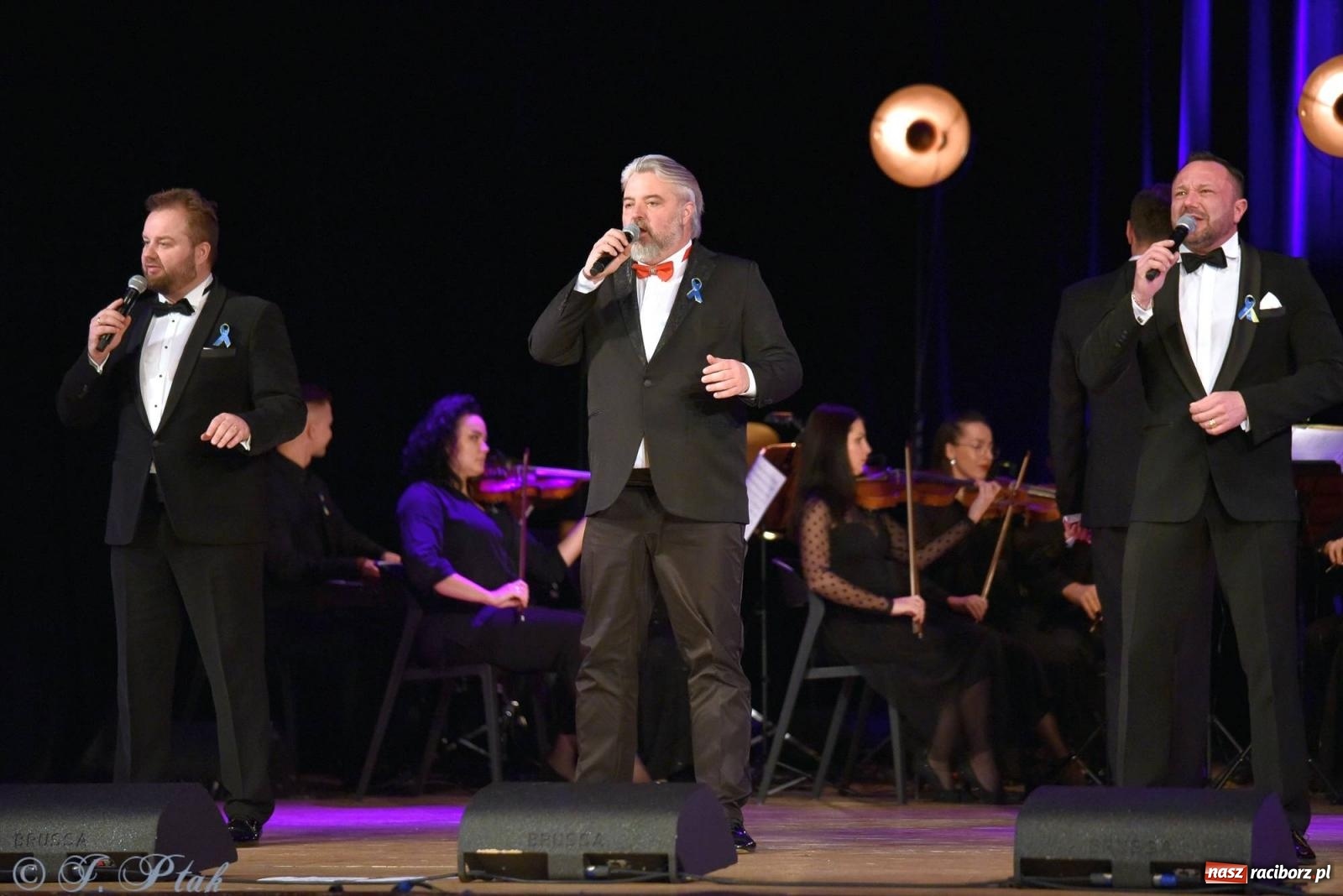 Zdjęcie w galerii na portalu naszraciborz.pl: Dziesięciu tenorów zaśpiewało dziś w RCK-u wiadomości z regionu