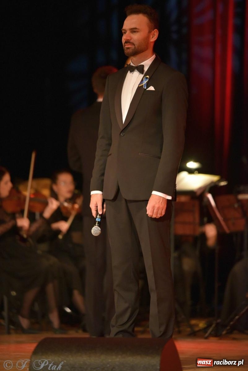 Zdjęcie w galerii na portalu naszraciborz.pl: Dziesięciu tenorów zaśpiewało dziś w RCK-u wiadomości z regionu