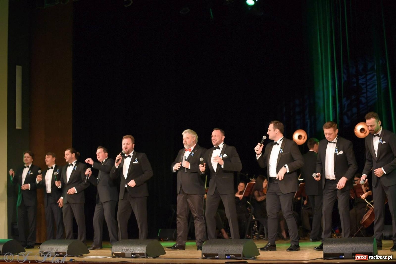 Zdjęcie w galerii na portalu naszraciborz.pl: Dziesięciu tenorów zaśpiewało dziś w RCK-u wiadomości z regionu