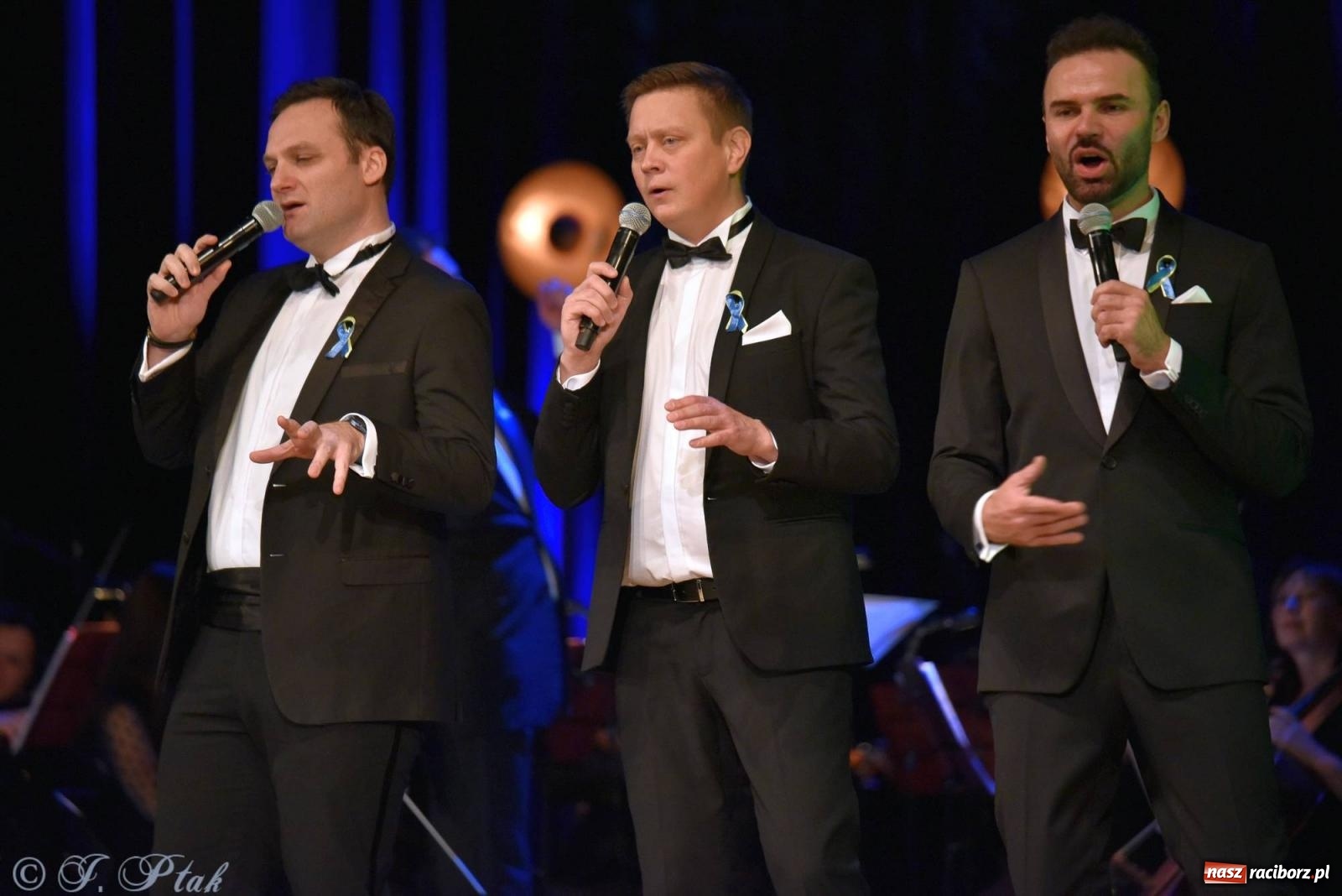 Zdjęcie w galerii na portalu naszraciborz.pl: Dziesięciu tenorów zaśpiewało dziś w RCK-u wiadomości z regionu