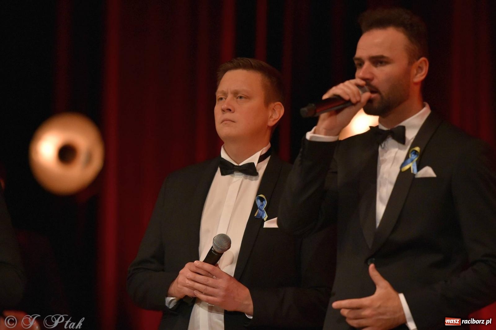 Zdjęcie w galerii na portalu naszraciborz.pl: Dziesięciu tenorów zaśpiewało dziś w RCK-u wiadomości z regionu