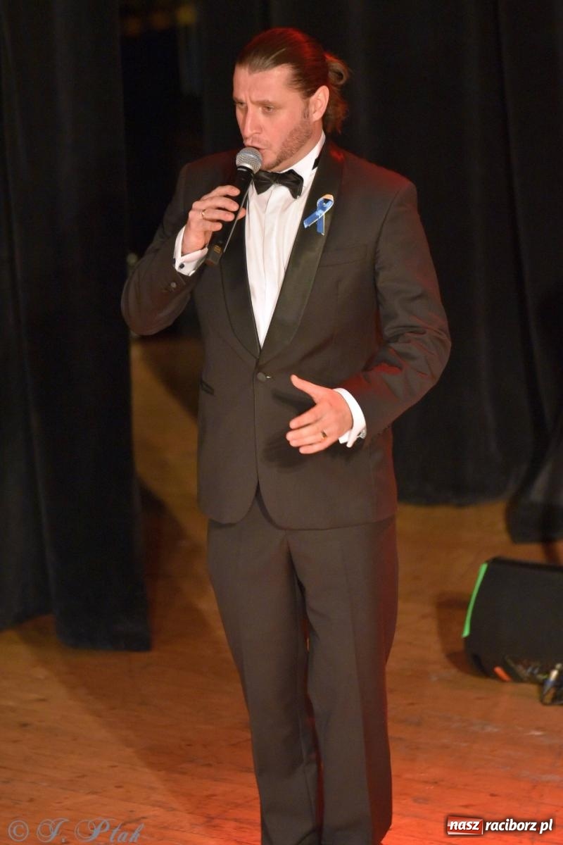 Zdjęcie w galerii na portalu naszraciborz.pl: Dziesięciu tenorów zaśpiewało dziś w RCK-u wiadomości z regionu