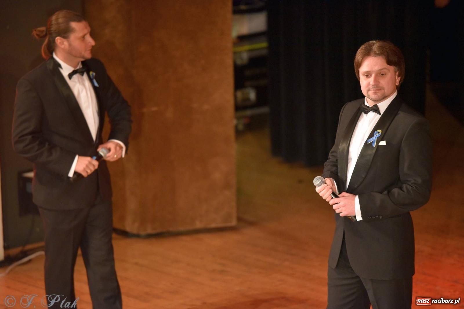 Zdjęcie w galerii na portalu naszraciborz.pl: Dziesięciu tenorów zaśpiewało dziś w RCK-u wiadomości z regionu