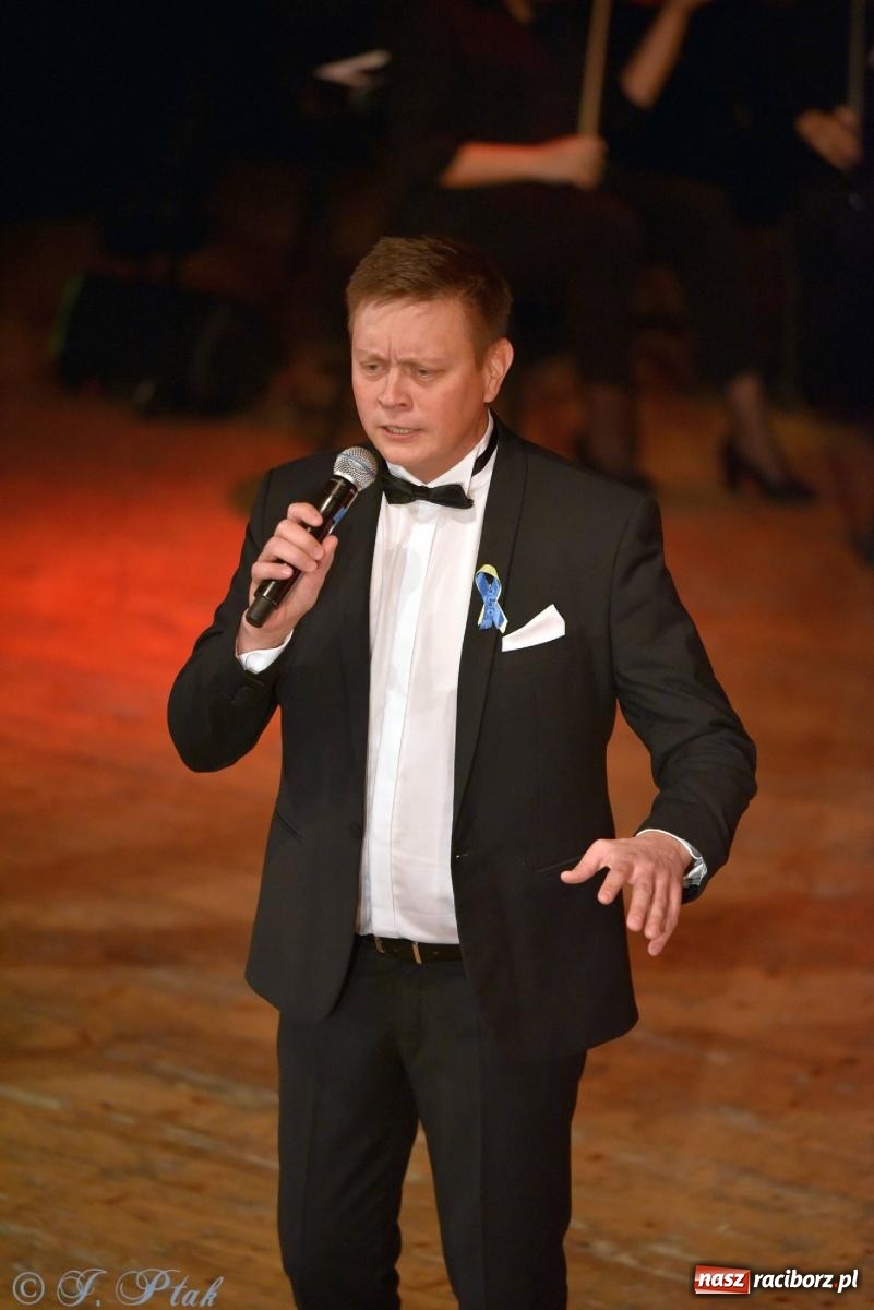 Zdjęcie w galerii na portalu naszraciborz.pl: Dziesięciu tenorów zaśpiewało dziś w RCK-u wiadomości z regionu