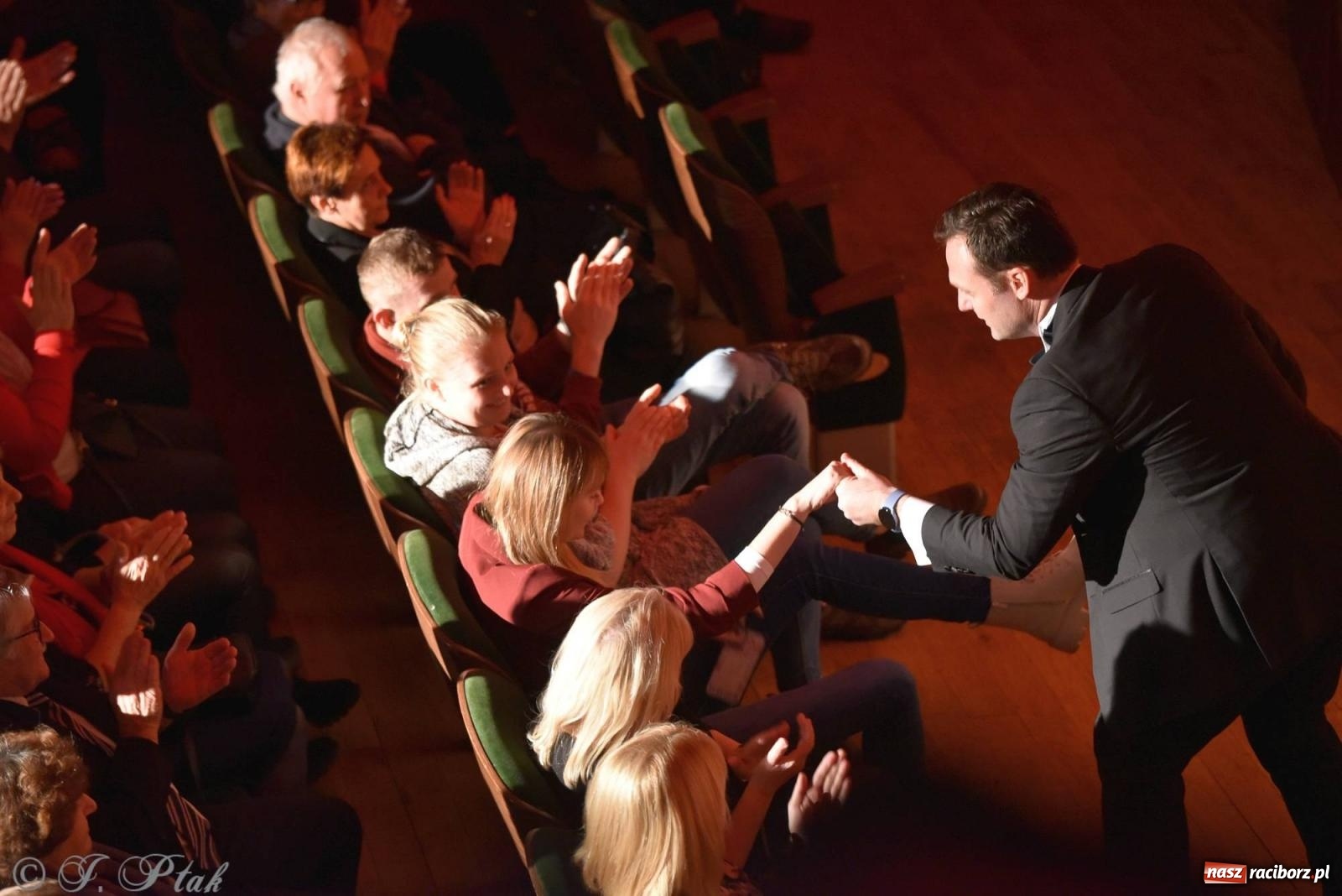 Zdjęcie w galerii na portalu naszraciborz.pl: Dziesięciu tenorów zaśpiewało dziś w RCK-u wiadomości z regionu