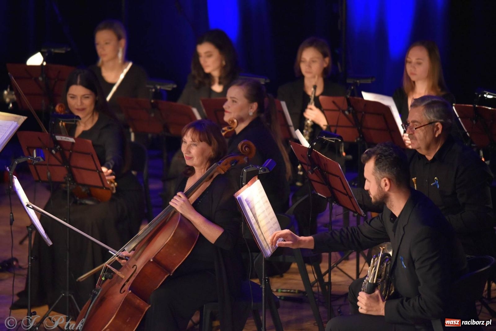 Zdjęcie w galerii na portalu naszraciborz.pl: Dziesięciu tenorów zaśpiewało dziś w RCK-u wiadomości z regionu