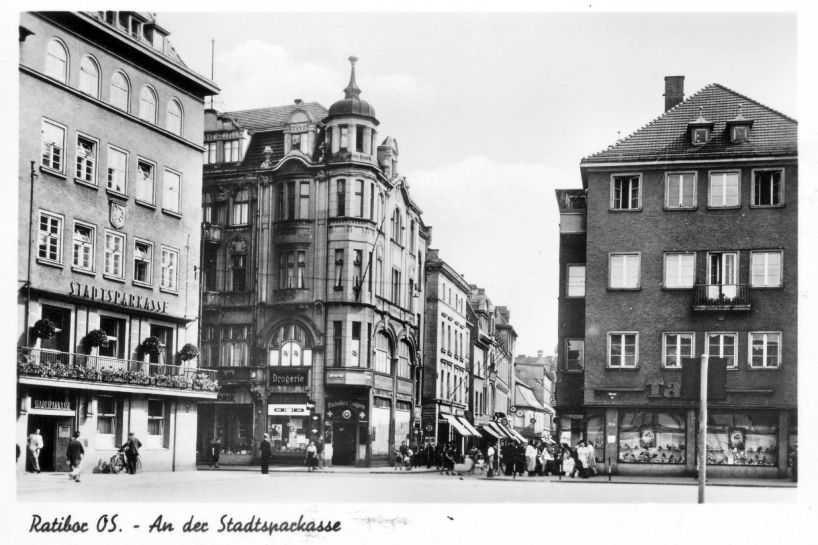 Zdjęcie w galerii na portalu naszraciborz.pl: Obywatel Niemiec podarował miastu pocztówki starego Raciborza [FOTO] wiadomości z regionu