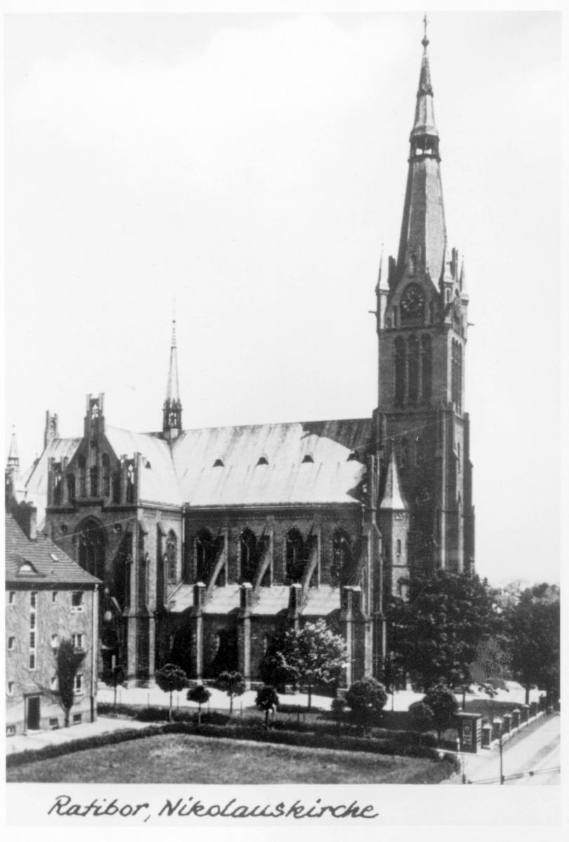 Zdjęcie w galerii na portalu naszraciborz.pl: Obywatel Niemiec podarował miastu pocztówki starego Raciborza [FOTO] wiadomości z regionu