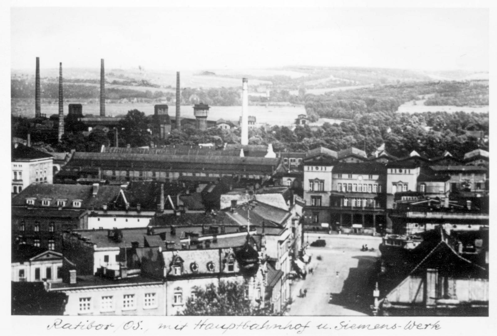 Zdjęcie w galerii na portalu naszraciborz.pl: Obywatel Niemiec podarował miastu pocztówki starego Raciborza [FOTO] wiadomości z regionu