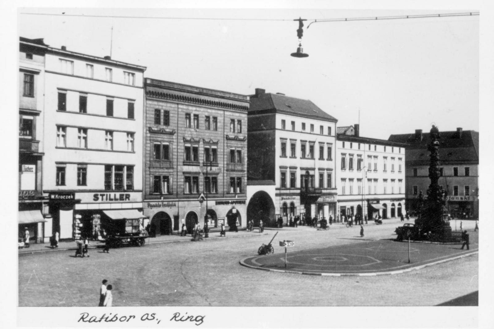 Zdjęcie w galerii na portalu naszraciborz.pl: Obywatel Niemiec podarował miastu pocztówki starego Raciborza [FOTO] wiadomości z regionu