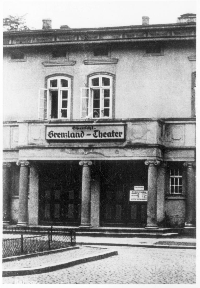 Zdjęcie w galerii na portalu naszraciborz.pl: Obywatel Niemiec podarował miastu pocztówki starego Raciborza [FOTO] wiadomości z regionu