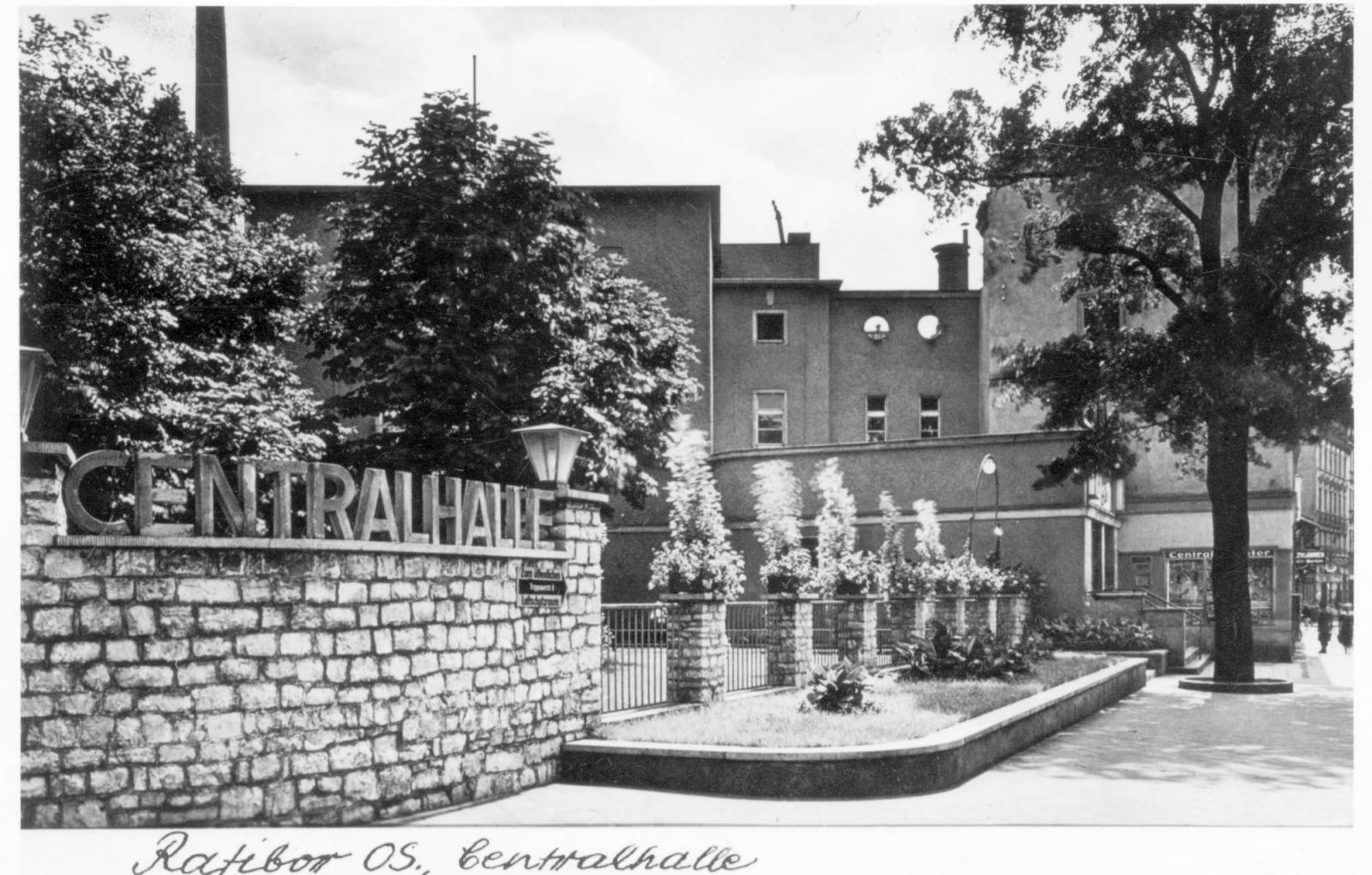 Zdjęcie w galerii na portalu naszraciborz.pl: Obywatel Niemiec podarował miastu pocztówki starego Raciborza [FOTO] wiadomości z regionu