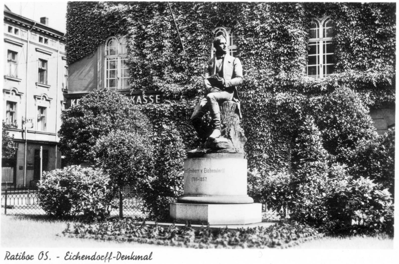 Zdjęcie w galerii na portalu naszraciborz.pl: Obywatel Niemiec podarował miastu pocztówki starego Raciborza [FOTO] wiadomości z regionu