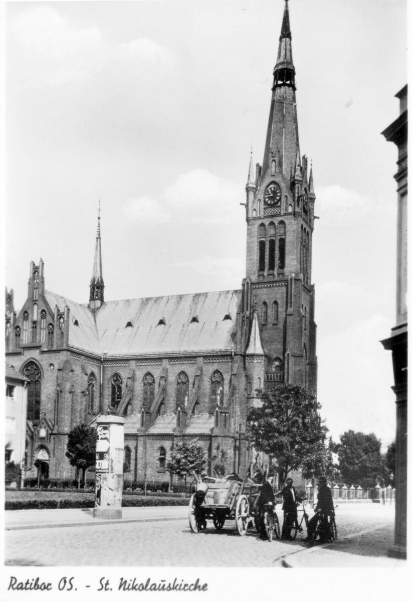 Zdjęcie w galerii na portalu naszraciborz.pl: Obywatel Niemiec podarował miastu pocztówki starego Raciborza [FOTO] wiadomości z regionu