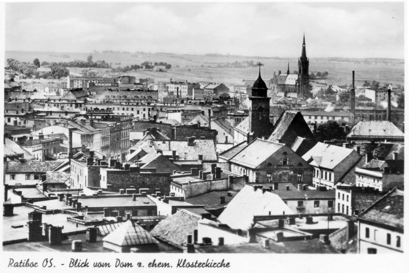 Zdjęcie w galerii na portalu naszraciborz.pl: Obywatel Niemiec podarował miastu pocztówki starego Raciborza [FOTO] wiadomości z regionu