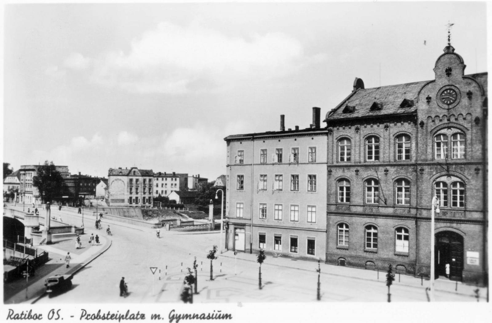 Zdjęcie w galerii na portalu naszraciborz.pl: Obywatel Niemiec podarował miastu pocztówki starego Raciborza [FOTO] wiadomości z regionu