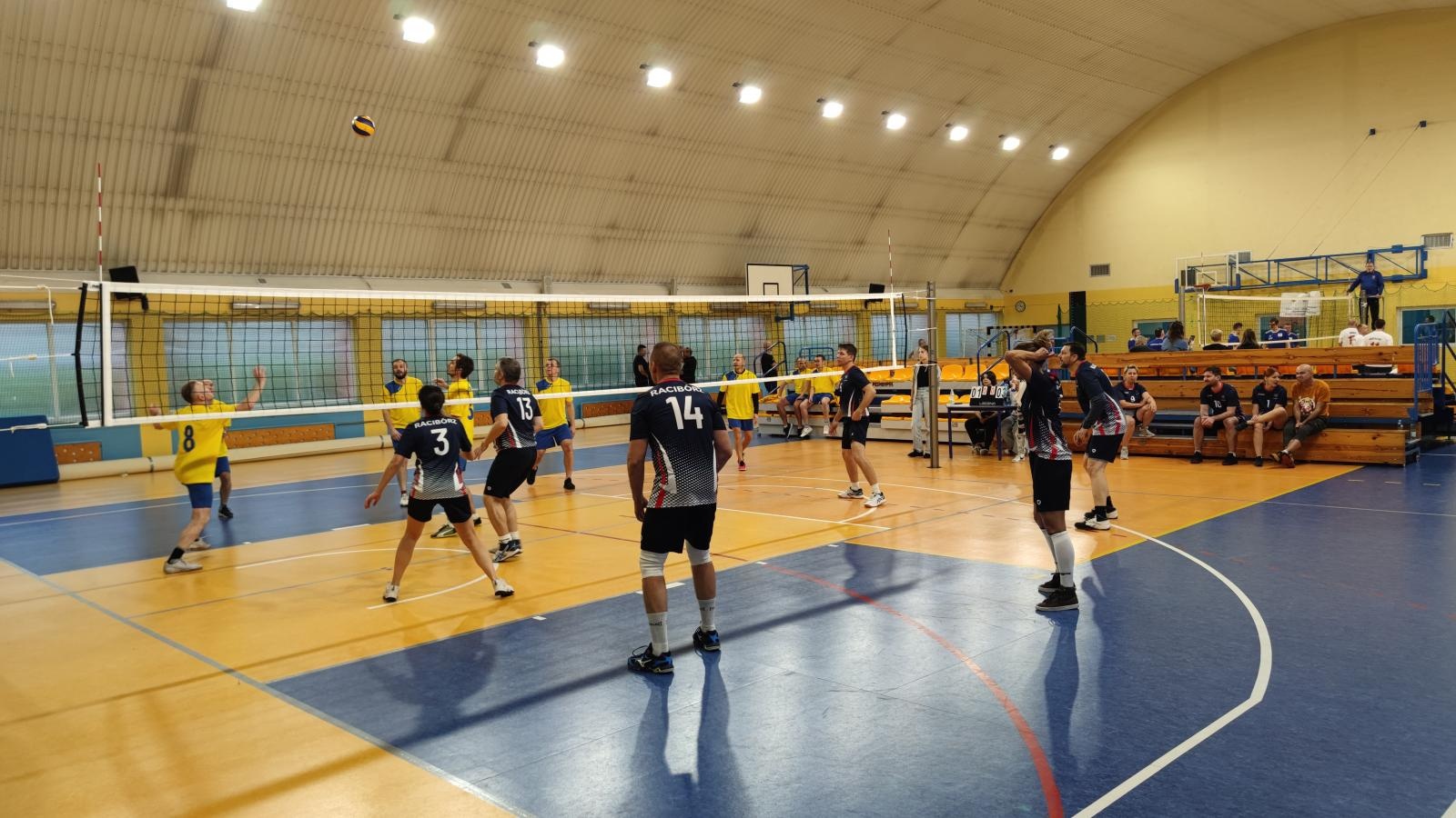 Zdjęcie w galerii na portalu naszraciborz.pl: Samorządowcy Miasta Racibórz z turniejowym zwycięstwem wiadomości z regionu