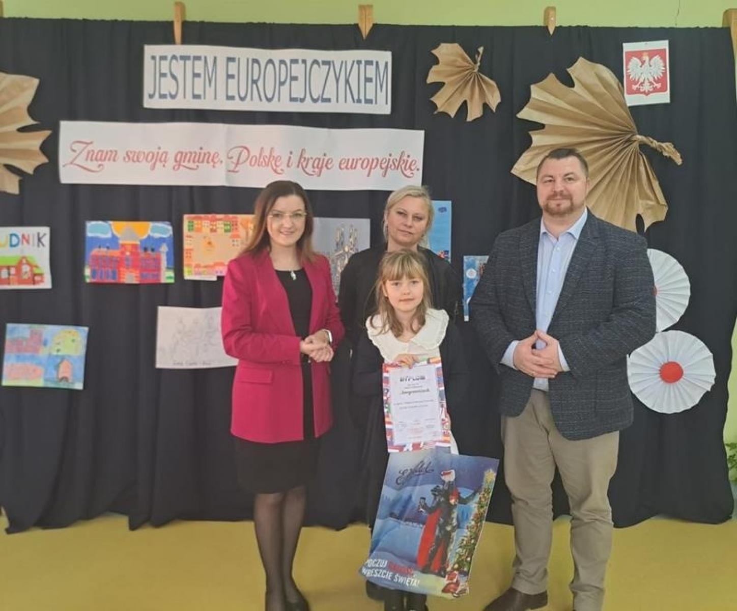 Zdjęcie w galerii na portalu naszraciborz.pl: Jestem Europejczykiem. Konkurs w Rudniku wiadomości z regionu